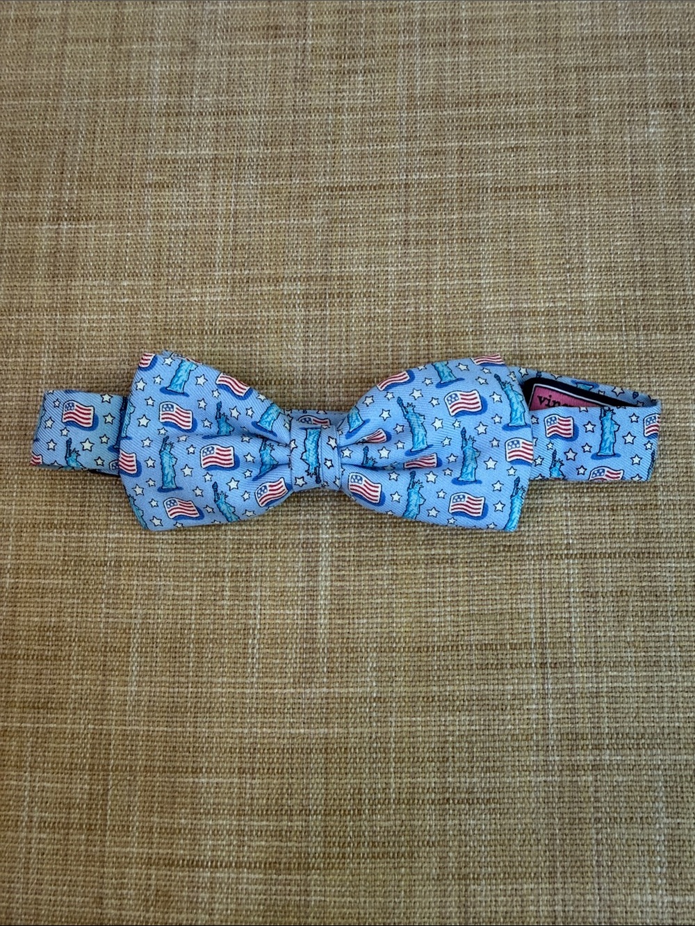 BOYS VINEYARD VINES BOW TIE - NWT